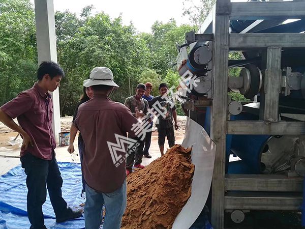 美邦带式压榨机处理椰糠脱水